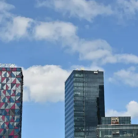 Kahe Magamistoaga Ja Suure Elutoaga 3-toaline Korter Vaatega Tallinna Aerikeskusele *
