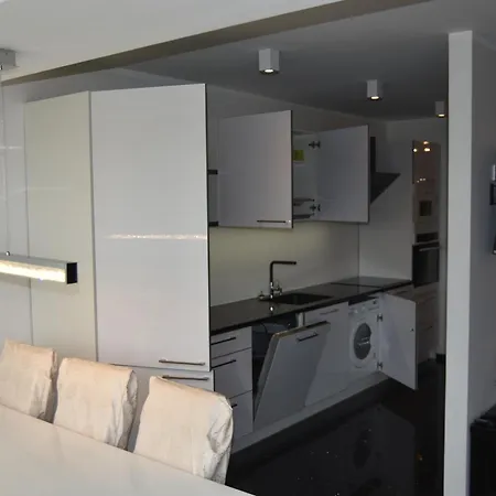 Kahe Magamistoaga Ja Suure Elutoaga 3-toaline Korter Vaatega Tallinna Aerikeskusele Apartment