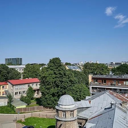 Kahe Magamistoaga Ja Suure Elutoaga 3-toaline Korter Vaatega Tallinna Aerikeskusele דירה *