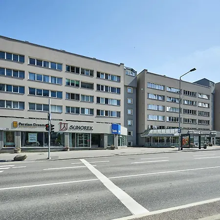 Kahe Magamistoaga Ja Suure Elutoaga 3-toaline Korter Vaatega Tallinna Aerikeskusele Apartment