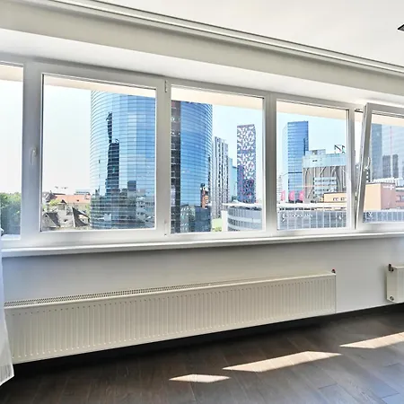 דירה Kahe Magamistoaga Ja Suure Elutoaga 3-toaline Korter Vaatega Tallinna Aerikeskusele *