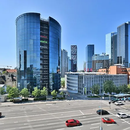 Kahe Magamistoaga Ja Suure Elutoaga 3-toaline Korter Vaatega Tallinna Aerikeskusele *