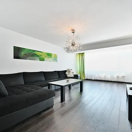 Kahe Magamistoaga Ja Suure Elutoaga 3-toaline Korter Vaatega Tallinna Aerikeskusele * טאלין