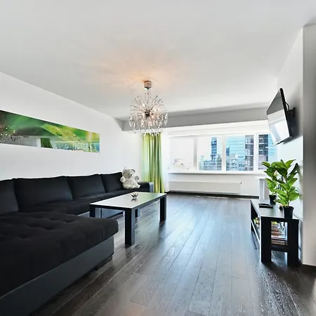 Kahe Magamistoaga Ja Suure Elutoaga 3-toaline Korter Vaatega Tallinna Aerikeskusele דירה