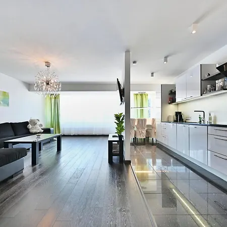 Apartamento Kahe Magamistoaga Ja Suure Elutoaga 3-toaline Korter Vaatega Tallinna Aerikeskusele *