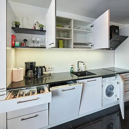 Kahe Magamistoaga Ja Suure Elutoaga 3-toaline Korter Vaatega Tallinna Aerikeskusele Tallin