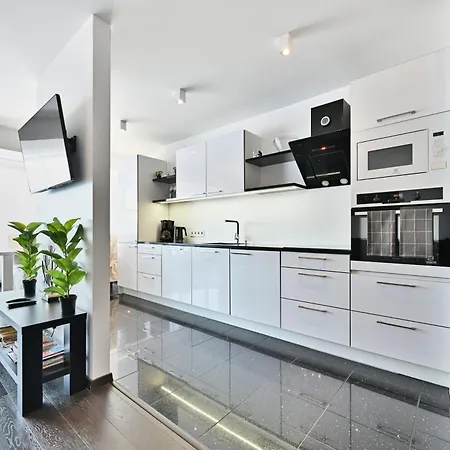 Kahe Magamistoaga Ja Suure Elutoaga 3-toaline Korter Vaatega Tallinna Aerikeskusele Apartamento