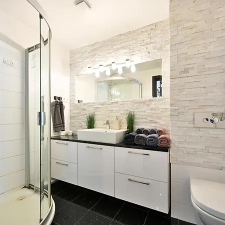 Apartamento Kahe Magamistoaga Ja Suure Elutoaga 3-toaline Korter Vaatega Tallinna Aerikeskusele *