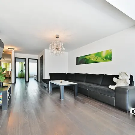 Kahe Magamistoaga Ja Suure Elutoaga 3-toaline Korter Vaatega Tallinna Aerikeskusele דירה