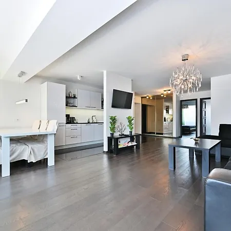 Kahe Magamistoaga Ja Suure Elutoaga 3-toaline Korter Vaatega Tallinna Aerikeskusele Apartamento *