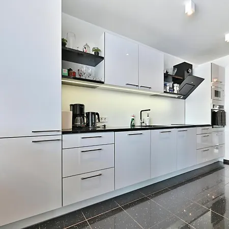 Kahe Magamistoaga Ja Suure Elutoaga 3-toaline Korter Vaatega Tallinna Aerikeskusele Apartamento Tallin