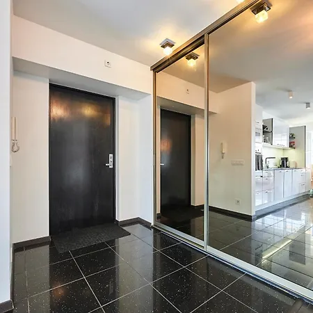 Kahe Magamistoaga Ja Suure Elutoaga 3-toaline Korter Vaatega Tallinna Aerikeskusele