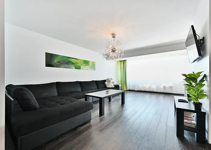 Kahe Magamistoaga Ja Suure Elutoaga 3-toaline Korter Vaatega Tallinna Aerikeskusele * 탈린