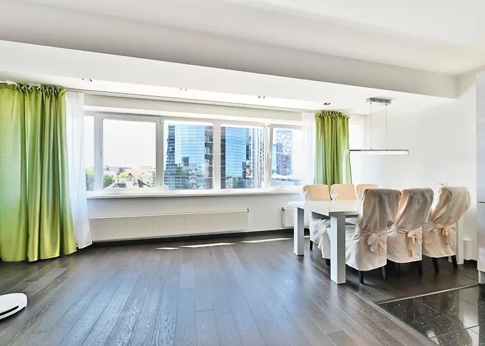 Kahe Magamistoaga Ja Suure Elutoaga 3-toaline Korter Vaatega Tallinna Aerikeskusele