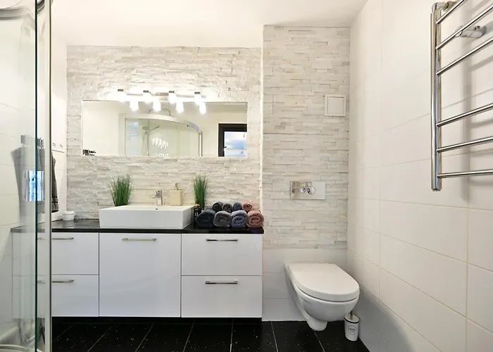 Kahe Magamistoaga Ja Suure Elutoaga 3-toaline Korter Vaatega Tallinna Aerikeskusele 아파트 탈린