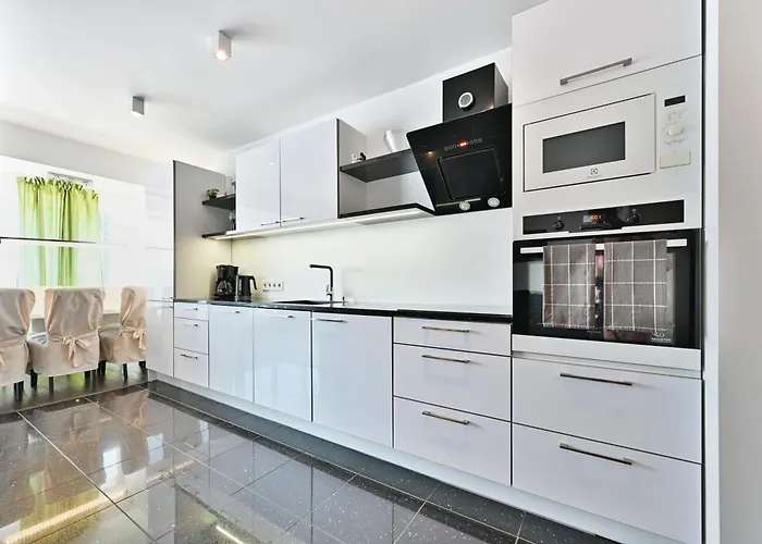 아파트 Kahe Magamistoaga Ja Suure Elutoaga 3-toaline Korter Vaatega Tallinna Aerikeskusele