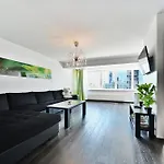 Kahe Magamistoaga Ja Suure Elutoaga 3-toaline Korter Vaatega Tallinna Aerikeskusele Apartamento