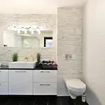 Kahe Magamistoaga Ja Suure Elutoaga 3-toaline Korter Vaatega Tallinna Aerikeskusele Apartamento Talin